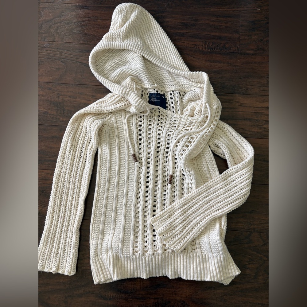 American Eagle knit crochet hooded sweater. Size medium. Cream.